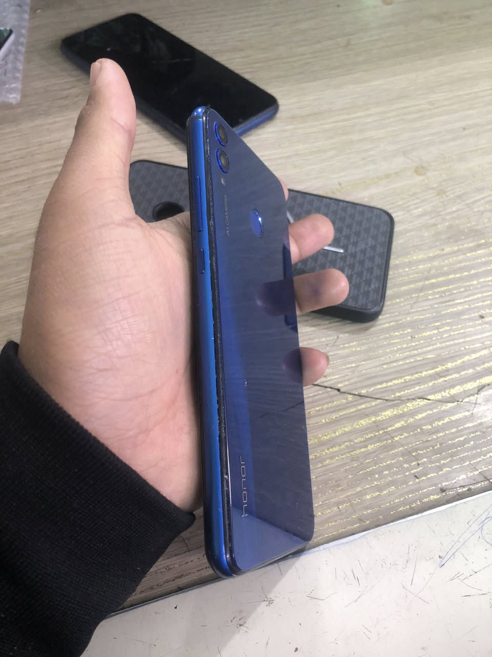 سلام عليكم هونر x8 الجهاز كله بلاد وشغال فقط مبدل ضهر ذاكر 128 سعر 80 وبي مجال عنوان واسط داموك رقم ***********
