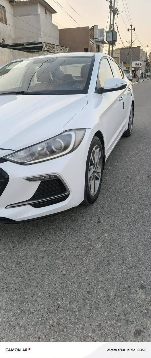 النترا  خليجي (2019) سوبر رقم واسط انكليزي مكفولة كفاله عامه محرك 2000فول مواصفات تحكم ستيرن فتحه سلايد تبريد قطعتين شاشه 
 كبيره سويج مري شفط كشنات جلد مكان السياره كوت مركزالمدينة الاتصال على رقم الهاتف *********** غير متواجد على الفيس
