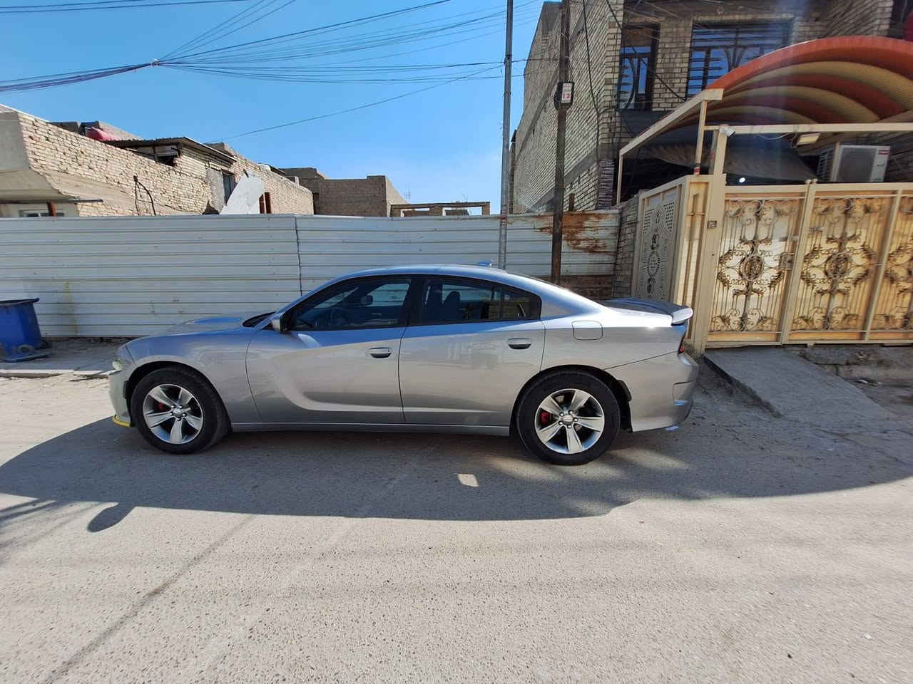 سلام عليكم
چارجر ١٦ فور ويل 
حادثه امامي بس خشم شاصي 
أيمن بيت تصليح فقط 
سياره بل عراقي بيه شخوط أو جراد  بس بدون ضربه بيع او مراوس 
حزام عله أيدي سويته شغل مرتب 
سعر 160 بيه مجال شي قليل 
بغداد رقمي ***********
