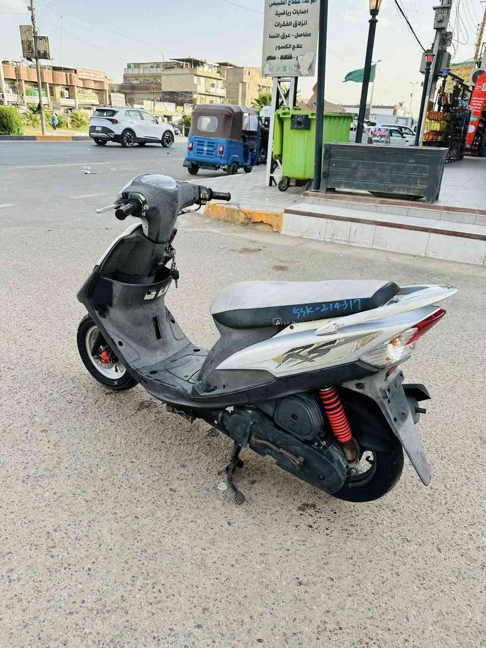 سلام عليكم....
دراجة ماكس عدلة  🏍️ للبيع
دراجة شلعه معدل كهربائيات كلهه شغاله 
دراجة جديده بلاديه 
أي نقص مابيهة
جيب فيتر وتعال افحص
العنوان بغداد حي اور فلكة صباح الخياط  الاستفسار الاتصال على الرقم ***********
