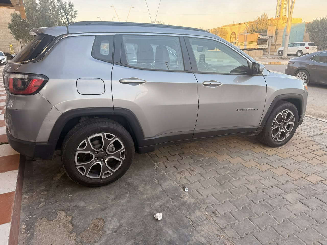 جيب كومباس 2018 رقم اربيل باسمي تحويل ثاني يوم
ضرره بنيد فقط نفسه مصلح بدون دواخل 
بصمه 
محرك 2400
كير اوتوماتيك وعادي 
شاشه اعطال
شاشه جبيره وكامره بلادي 
ويل كب كروم 18 مع تخم تاير جديد
هند بريك بصمه 
صندوق كهرباء 
ماشيا 112 الف كيلو
سياره جديده بدون نقص حته جيك ما مشتغل ولا مسج بيها 

***********
