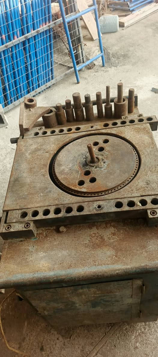 السلام عليكم كمينه تعويج كبيره معه ملحقاتها وشوف العين عنوان خلف المدينه الرياضية قرب مجمع الجوهره***********او ***********
