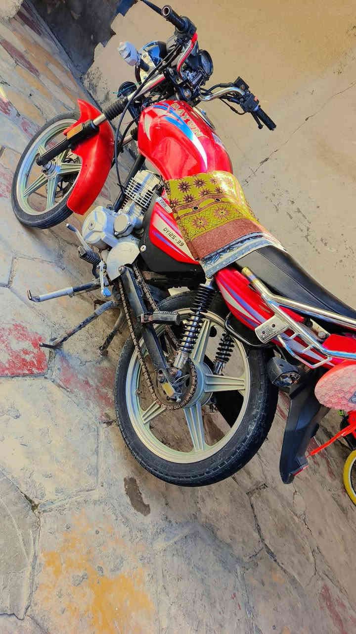 السلام عليكم 
دراجه دايون عضم للبيع 
موديل /2019 
اوراق اصولي 100/100 
الدراجه كلشي بيها جديد 
لايت عالي ناصي 
الدراجه خير من الله 
كلجات نضيفه شلعه قويه 
الدراجه تاخذها ترتاح  
اتصل/ ***********
سعرها 900 وبيها مجال حك الجيه
