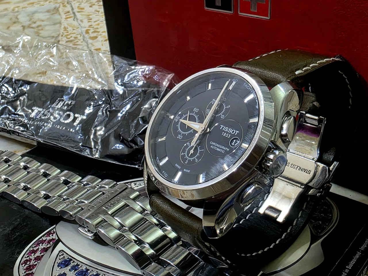 تيسوت اوتوماتيك  سويسري اصلي
TISSOT SWISS MADE 
اوتوماتيك نظافه تامه بلادي 
زجاج زفير كرستال 
سير جلد اصلي اضافي 
القطر ٤٥ ملم - ستووب ووج - تغذيه اوتوماتيك حركه او يدوي 
السعر ٤٨٠ دولار 
مكاني بغداد ومتوفر توصيل


**إذا كنت صاحب هذا الإعلان وتريد حذفه لأي سبب، رجاءا أرسل رسالة إلى الدعم الفني**