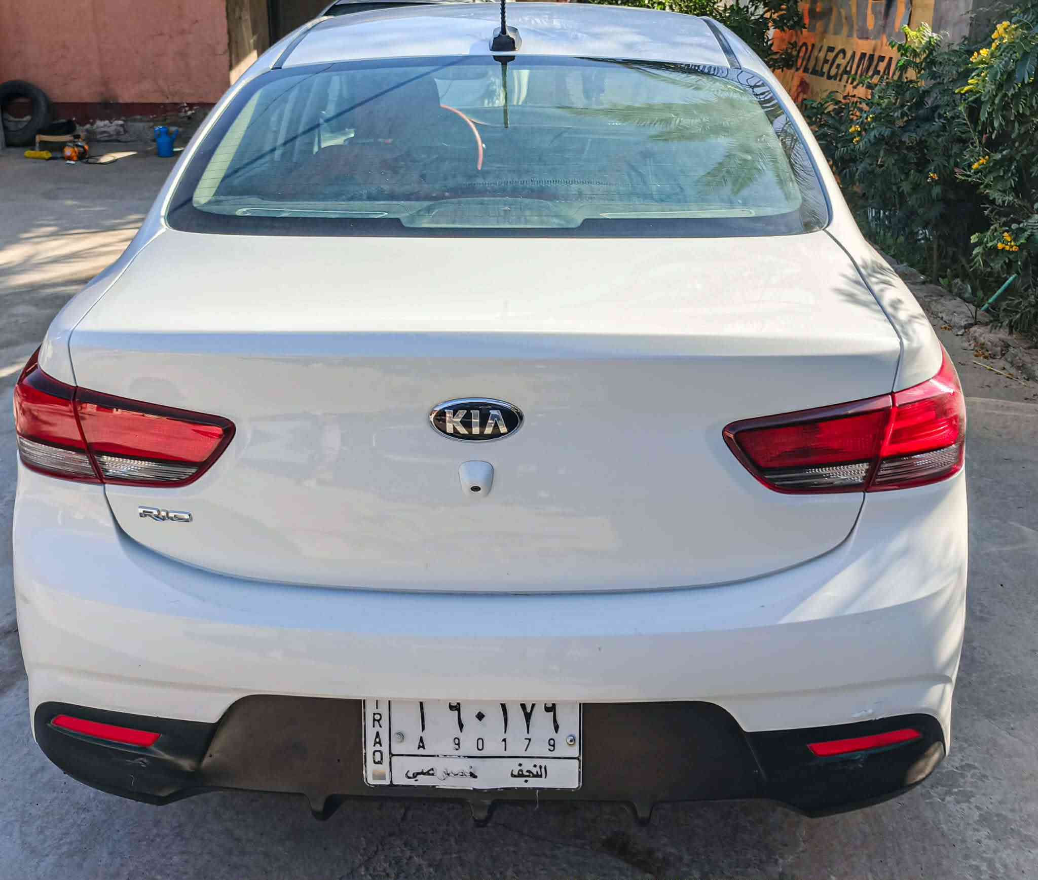 السلام عليكم
كيه ريو 2020 وارد امريكي نص فول شاشه وتحكم جه وحده نضام سبورت 
بيه 3 قطع شواصي مكفوله كير ومحرك محرك 1600 دوش المرغوب تبريد ثلج كله كفاله رقم نجف بسمي السعر 105 وبيه مجال مكاني نجف ***********
