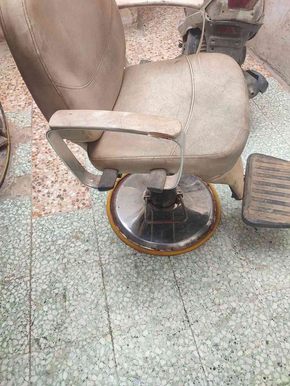للبيع
كرسي حلاقة ثابت
السعر ب 20 الف


**إذا كنت صاحب هذا الإعلان وتريد حذفه لأي سبب، رجاءا أرسل رسالة إلى الدعم الفني**