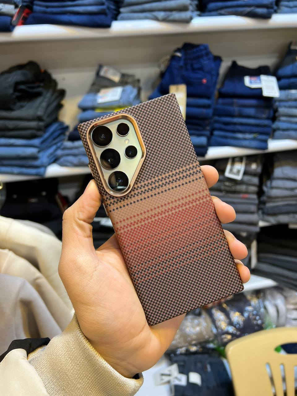 سامسونك اس 24 الترا ذ 256
مستخدم شهر وصل الشراء موجود 
لون تيتانيوم كامل محلقات كيبل اصلي موجود وكفر وعدسات ياقوت
السعر ٩٠٠ الف قفل  ***********
