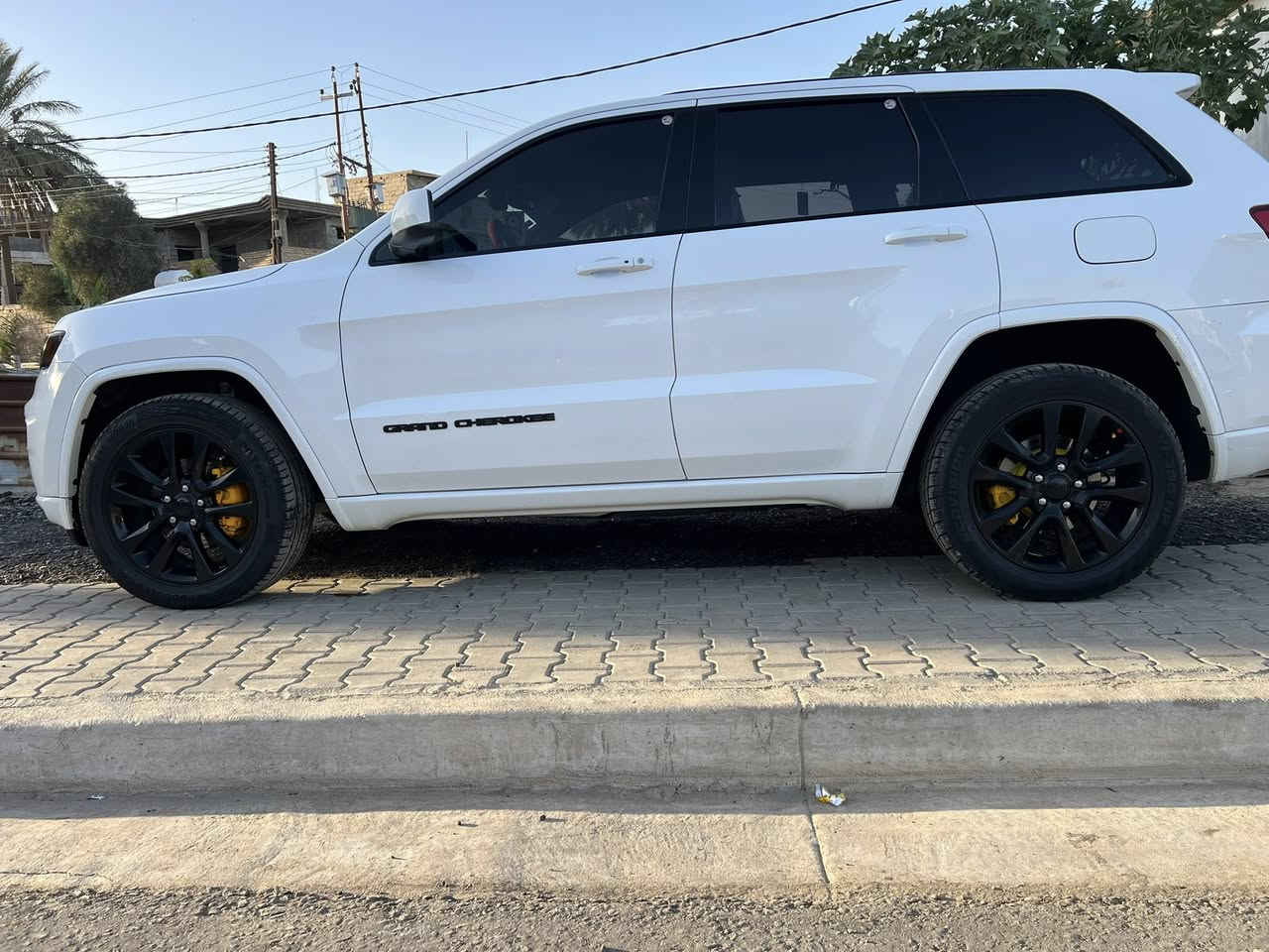 ياالله جيب لاريدو موديل 18لبيع مستعجل والله عنوان بغداد***********
