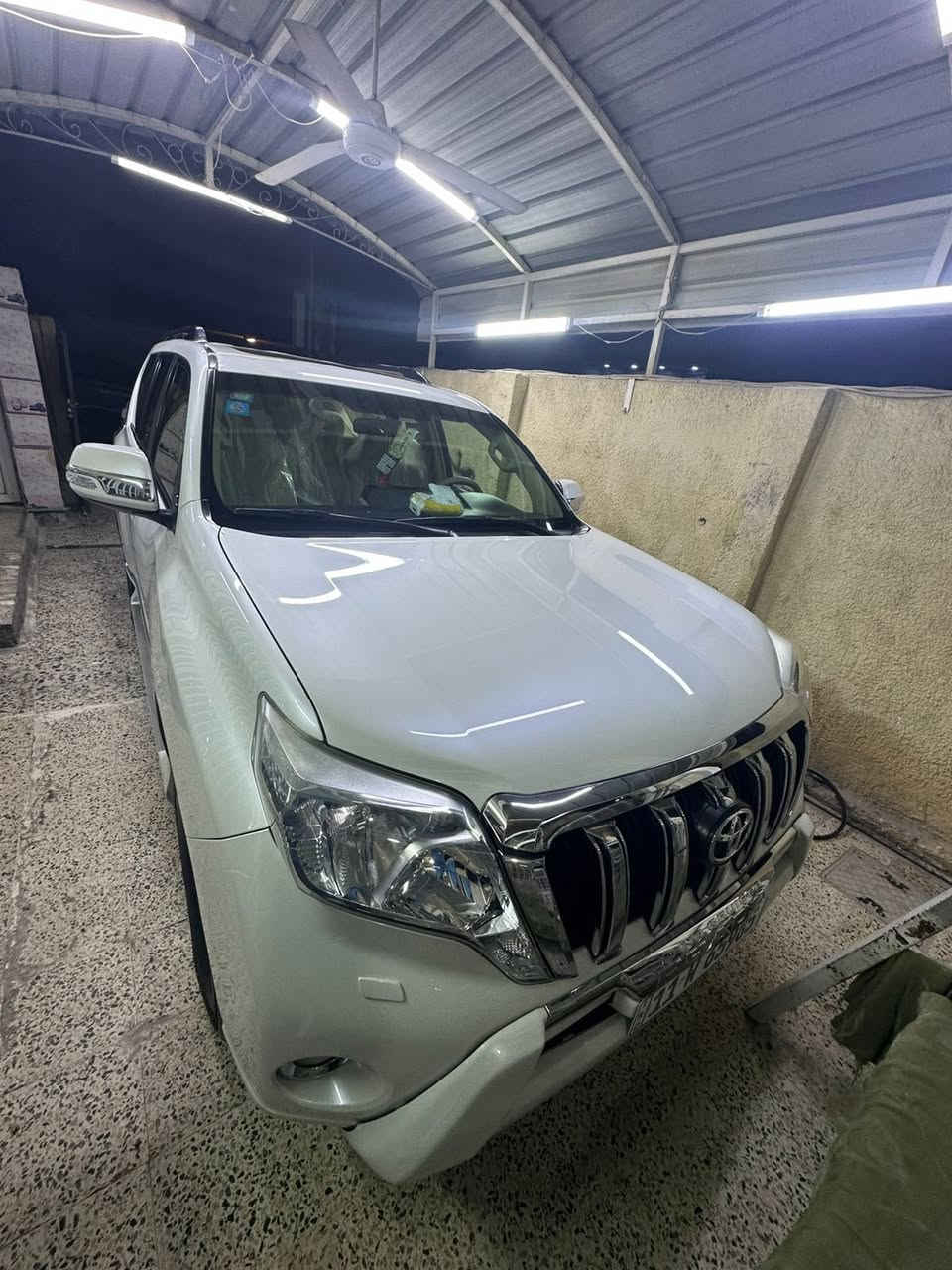 السلام عليكم 
للبيع برادو 2015 خليجي وكاله فئه TXL فول بصمة فتحة كشنات كهرباء حساس خلفي كامرا  7 راكب 6سلندر محرك 4000 مري شفط واشاير مري ثلاث قطع تبريد شاشة بلادية مانع انحدار زراك لايت مانع انزلاق طفاية بالصدر وباقي مواصفات المعروفة سيارة بلادية على وضع الشركة بدون صبغ حته الدعامية مكفولة ماشية 160 حقيقي استخدام ٣ اشخاص من الوكاله لحد هسة رقم بغداد الانكليزي 
مكان السيارة شهداء البياع 
السعر 325 
***********
***********
ابو مصطفى
