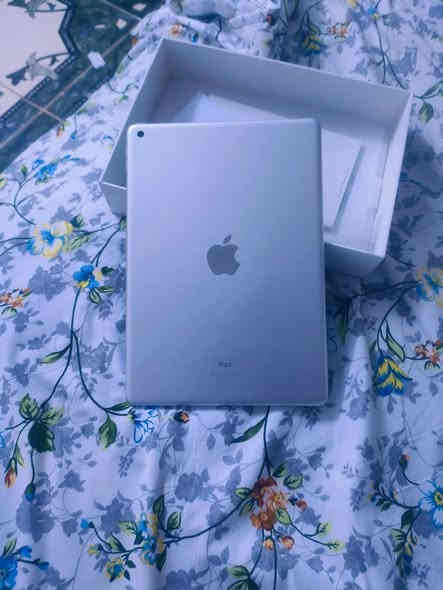 ايباد الجيل التاسع. مكان بغداد مدينه الصدر السعر ٣٠٠
***********
