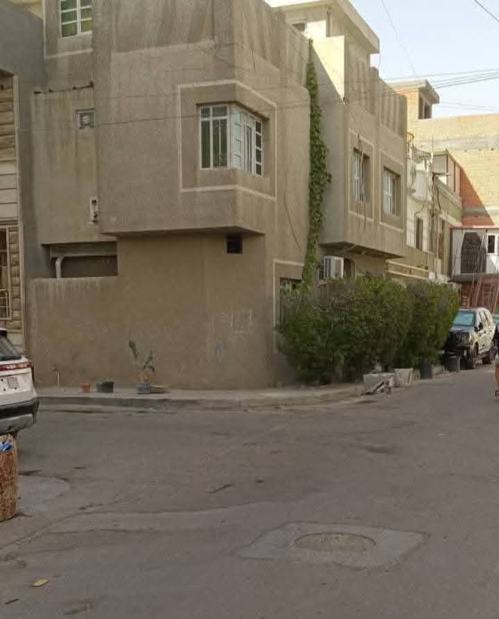 دار للبيع مساحه ٥٦م ركن بناء جدا نضيف سنة ٢٠١٠ يحتوي على ٤نوم صاله مطبخ معزول حمامات عدد٣ العنوان الاعظميه مقابل بدالة الاعظميه يرهم سكني وتجاري بدون دلاليه اتصال ***********
