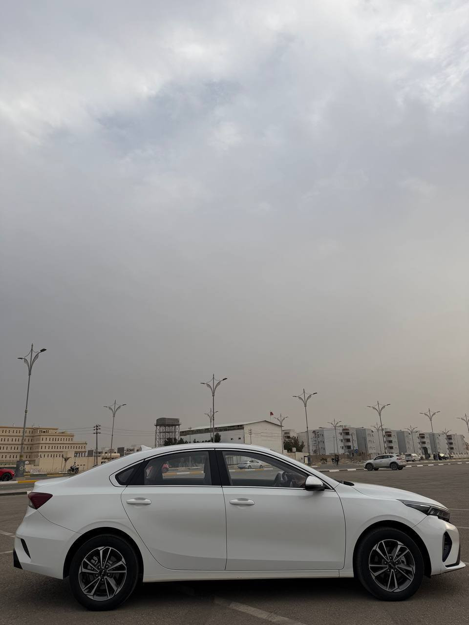 للبيع K3 رقم أربيل السعر 145 وبيها مجال اتصال *********** موديل 2024 سياره مكفوله من الضربه والصبغ جماليه فتحة مكان السياره كربلاء حي الوفاء شارع 20
