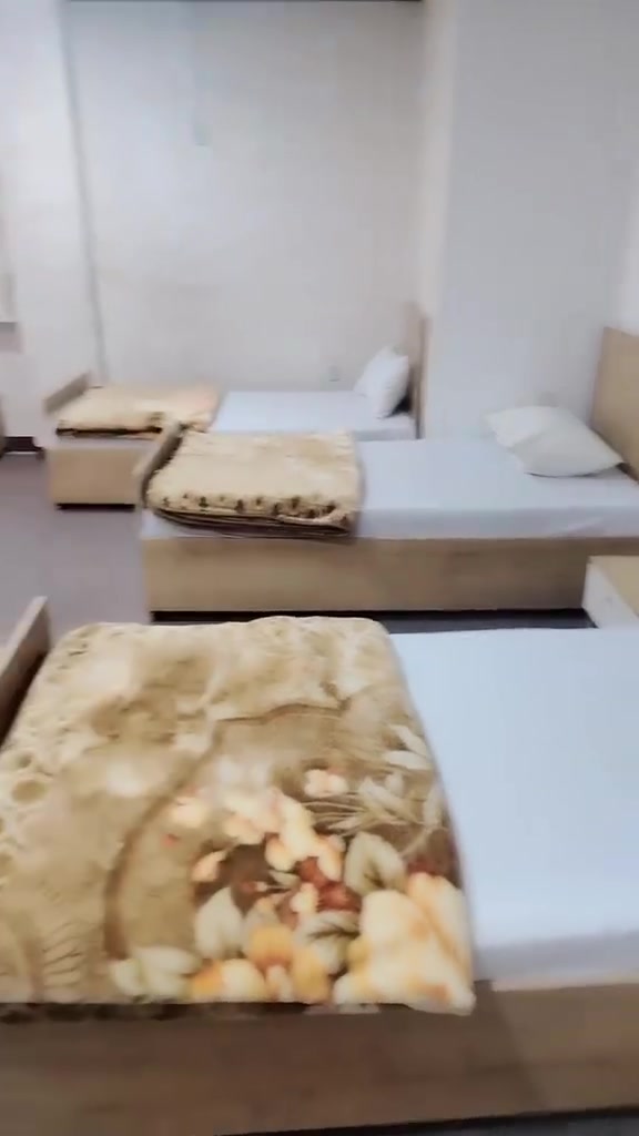 تسهيل امر للزبون واتحدى بي جميع فنادق السليمانية ياجرون بهيج سعر بالعيد
غرفه 5 اسره مع فراش اضافي نفرين تصير 7 نفرات فقط ب110🙂

يعني يطلع عليك سعر النفر 15 الف فقط

وتدللون باقي 

واكيد بعد العيد ينزل السعر

***********

