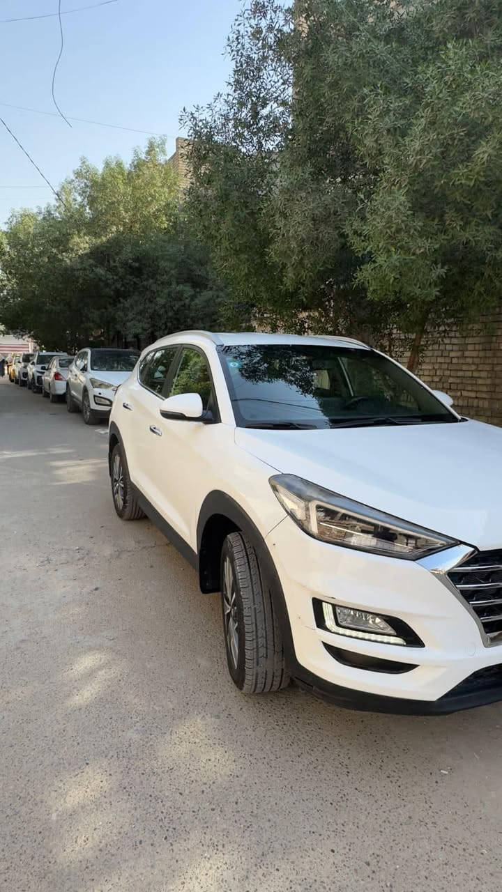 سلام عليكم 
توسان للبيع 2019 
ماشية 95
مكينة 20
بصمة+ بصمة أبواب 
هاند بريك رجل
اشاره ترحيب
مري شفط 
تحكمات ستيرن
تبريد قطعتين 
مقاعد اماميةة كهرباء 
السعر 213 وبيه مجال قليل + السونار مرفق ويه الصور
***********
***********
