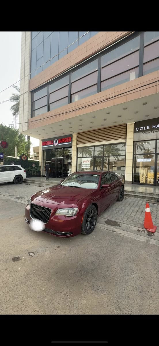 300 S
السياره
موديل 2021
دخول ضباط
ماشيه 42 الف ميل
حادث جانبي مثل ما موضح والبابين مبدلات بلادي ويل 20 تاير جديد بدون دواخل فقط ايرباك برده
منظومه زينون كامله
بانوراما 
السياره كلش نظيفه
رقم بغداد
العنوان بغداد
السعر 260 وبيها مجال
***********
