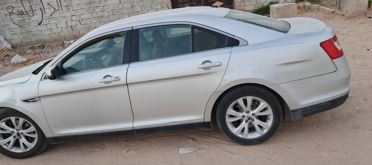 سياره فورد تورس امريكي موديل 11كير اوتوماتيك وكير عادي مكينه جديده وجميغ اغراضها الداخليه جديده تحكم استيرن كهربائيات شغااه كلها عقل جديد باور جديد مجموعة ابريك جديده فقط نقص حداديه قليل تايرات زوج جديد سنويه باسمي رقم بغداد رقم الموبايل ***********عنوان كربلا
