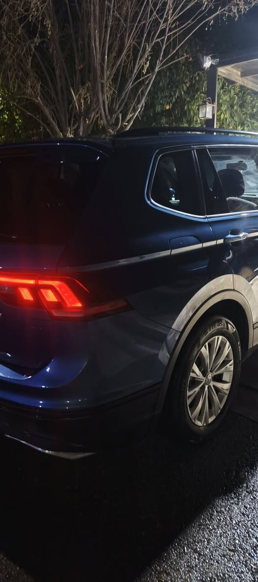 VOLKSWAGEN TIGUAN S
‎فولكسواگن تيگوان
2019
‎مكينة 4 سلندر 2000 تيربو 
ماشيه 242,000 الف 
‎شاشة لمس كار بلاي،carplay كامره خلفيه
‎كشنات قماش  
كشنات هيتر
‎اشاير بالمري
فور ويل
‎مثبت سرعه
‎ظرر السياره مثل ما موضح بل صوره قطعة وحده 
وارد كندي
سياره رقم اربيل جاهز تحويل نفس يوم
‎للتواصل واتساب
 ***********
مكان السيارة اربيل
