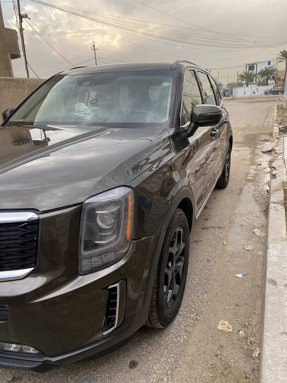 كيا تيلورايد للبيع موديل ٢٠٢٠ سياره وارد امريكي مثل ما واضح عندكم بصور وبيه ضربه باب خلف سايق هنا باربيل ومرجع بارد ناشرلكم صور الحادث السياره وموصفات Ex الفئه 
سياره عنوانه بغداد البلديات 
رقم الهاتف 
***********
سعر السياره ٢١٥ وبيه مجال قليل
