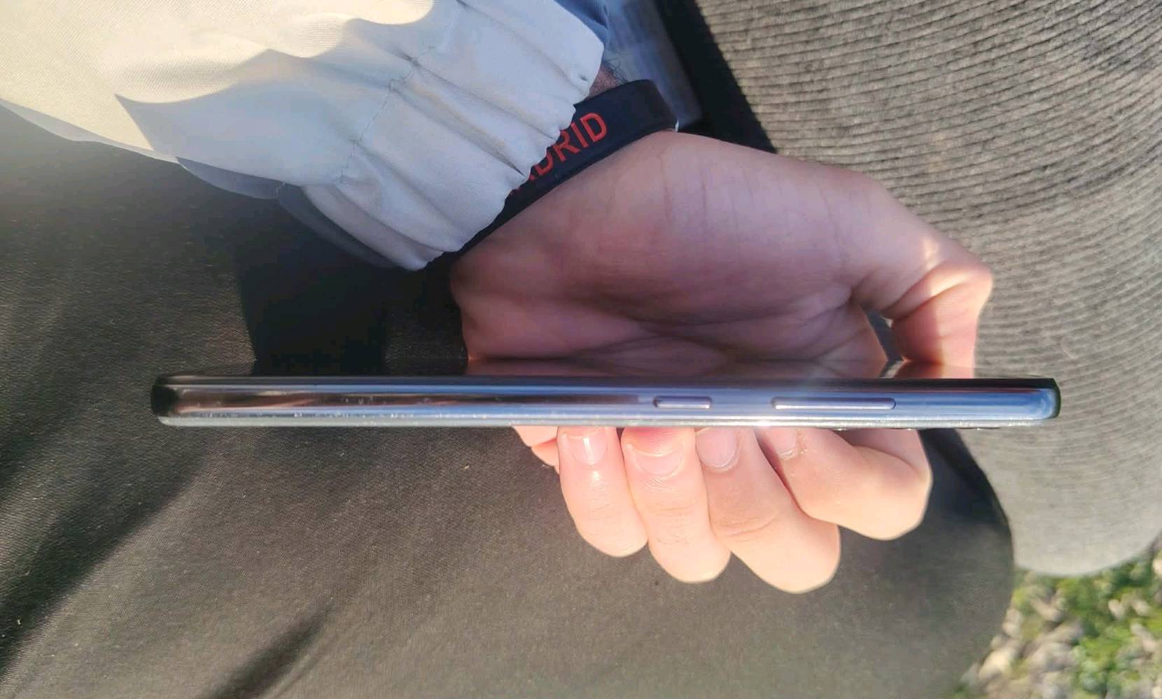 هاتف سامسونج بحالة جيدة، كفوء وسريع، مناسب للاستخدام اليومي. كاميرات عالية الأداء لتصوير صور وفيديوهات بجودة ممتازة. تصميم أنيق وخفيف الوزن يجعل الجهاز مريح في اليد. 

للمهتمين، الرجاء التواصل للترتيب على سعر مناسب.