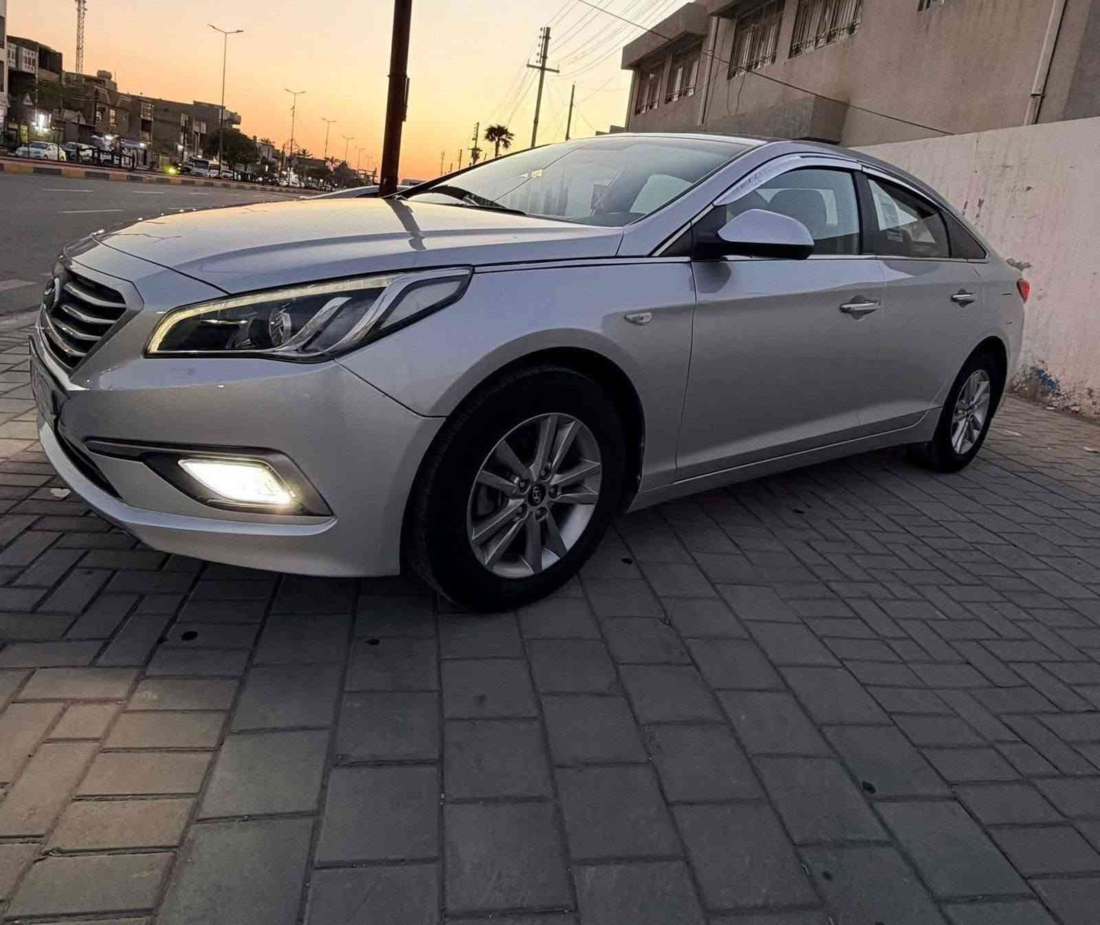🚗 هيونداي سوناتا للبيع (بسعر مناسب )
​تفاصيل السيارة والأوراق:
​النوع: هيونداي سوناتا (Sonata)
​اللون: فضي مميز
​الوضعية القانونية: السنوية طبق الأصل).
​الحالة العامة: النواحي الميكانيكية (المحرك والجير) بحالة ممتازة، تبريد ممتاز، والسيارة جاهزة للاستخدام فوراً.
​🔍 ملاحظات هامة لإبراء الذمة ():
​الهيكل: السيارة (مقصوصة دخول جديد ) وشغلها نظيف جداً ومضمون.
​الوقود: مجهزة بـ (خط غاز فقط غاز بدون بانزين ) اقتصادي وموفر جداً في المصاريف، ويعمل بكفاءة عالية.
​💰 السعر والاتصال:
​السعر: [57] (مراعى فيه وضع السيارة وقابل للتفاوض البسيط).
​مكان المعاينة: [صلاح الدين بيجي ]
​للاستفسار أو المعاينة، يرجى الاتصال على الرقم: [***********]
​ملاحظة: البيع كاش فقط، والسيارة مسعورة سعر قفل ومناسب جداً لمواصفاتها وحالتها . بيجي, صلاح الدين
