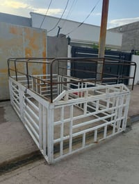 محجر كيا ٢٧٠٠ مع سيباية مع جادر   07724618623