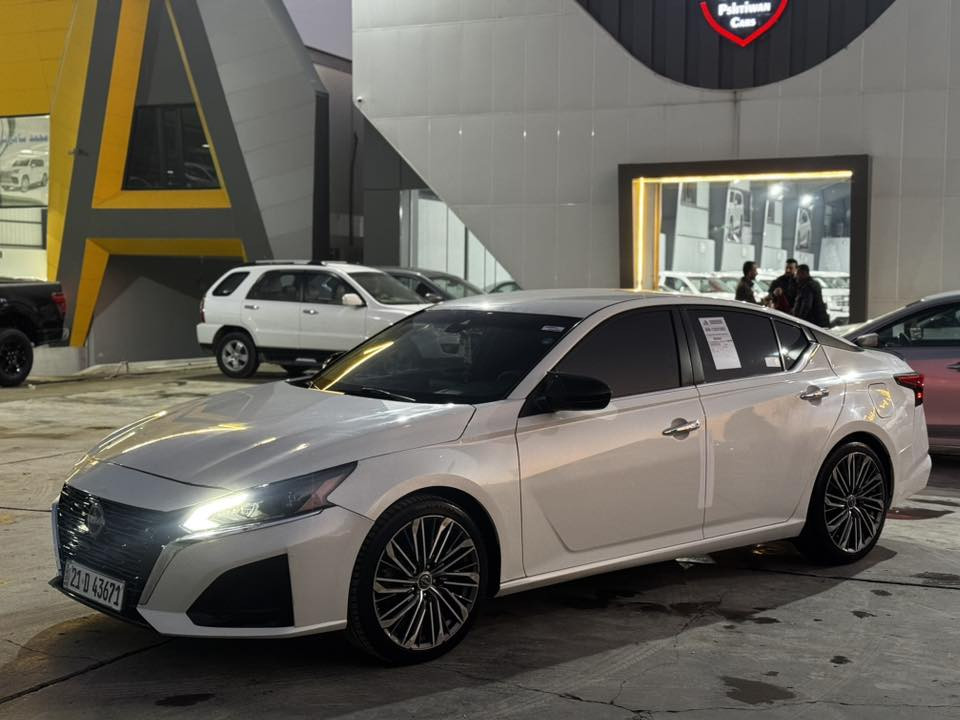 السلام وعليكم
Nissan Altima 2023 SV

مواصفات الـSV المعروفة

حادثها ربع بنيد بـ أمريكا

وهنا صار نص جاملغ خلفي صبغ

بدون دواخل

ايرباك فقط برده طاك

ماشيه ٦٩ الف ميل

سنويه ورقم جديد بأسمي

السعر (١٧٤) وبيها مجال بسيط حك الجيه

عنوان قضاء كلار

***********
