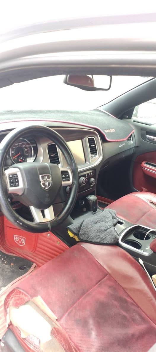 السلام عليكم شباب جارجر للبيع 
موديل 2013 RT  MAX
 رقم بغداد بسمي سنوي وهزه جديد 
الحادث بيها بجم وبيبان ثنين 
السعر 135وبيها مجال ***********
