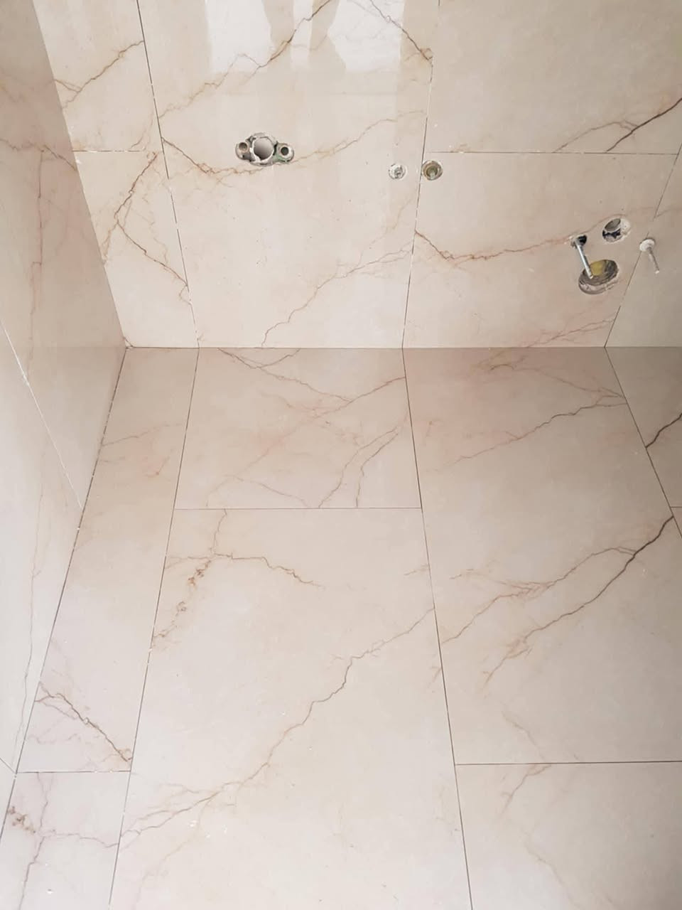 كادر سراميك وبورسلين عراقي مصري استلام مهندس سرعة ودقه في العمل نشتغل المساحات الكبيره المفتوحه والمدني
***********
