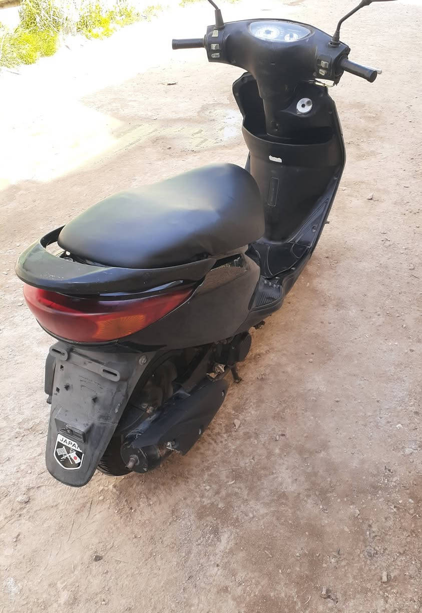 من رخصة الادمن
دراجة ياماها بريز بالة ياباني للبيع
شغالة صلف وهندر وكهربائيات 
محرك فول نضافه دراجة بلادية ونضيفة جدا 
السعر 550 وبيها مجال قليل للشراي للاستفسار
الاتصال ***********
