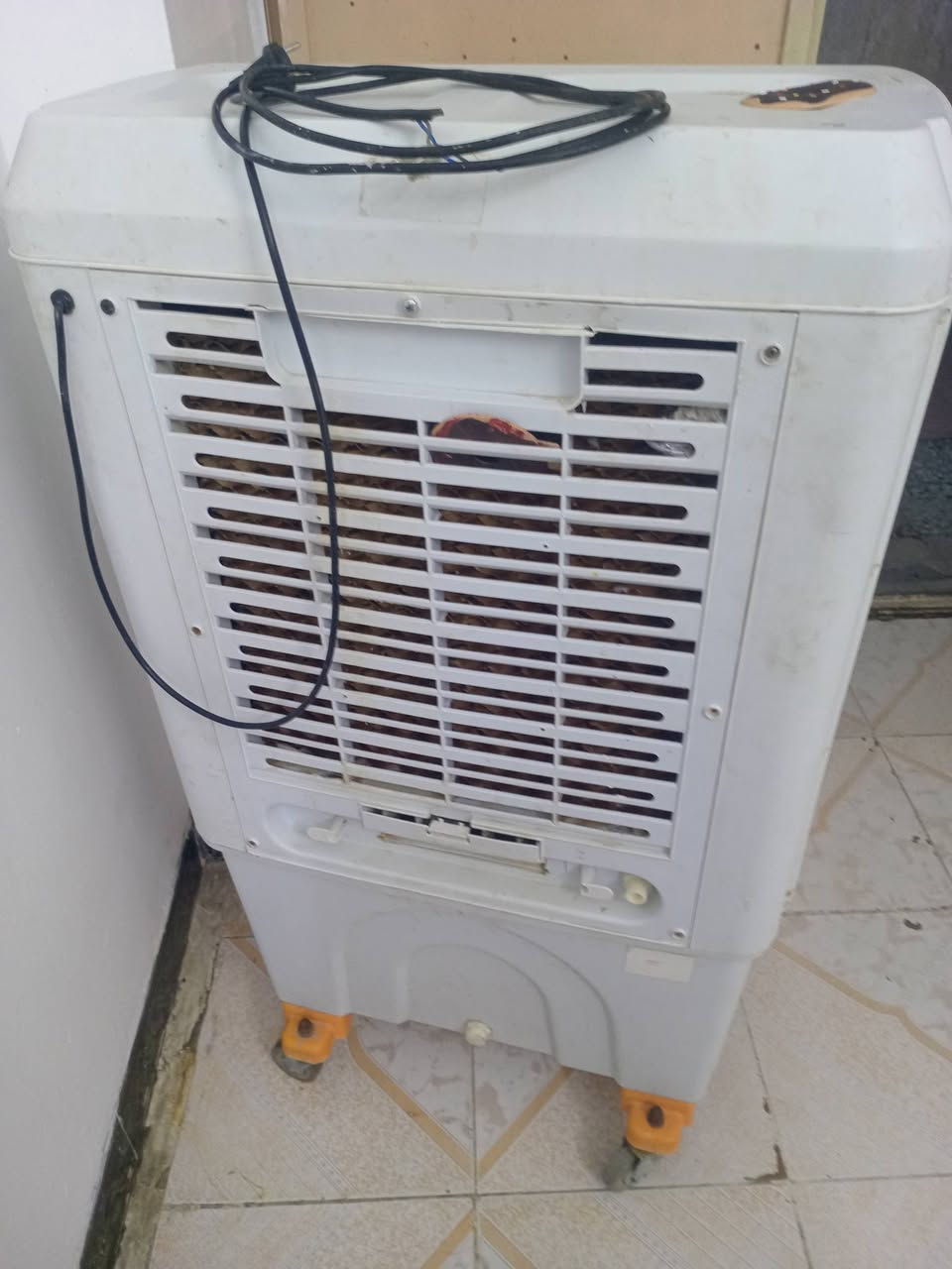 كونفيره نظيفه بسعر ٩٠ الرمادي الورار ***********
