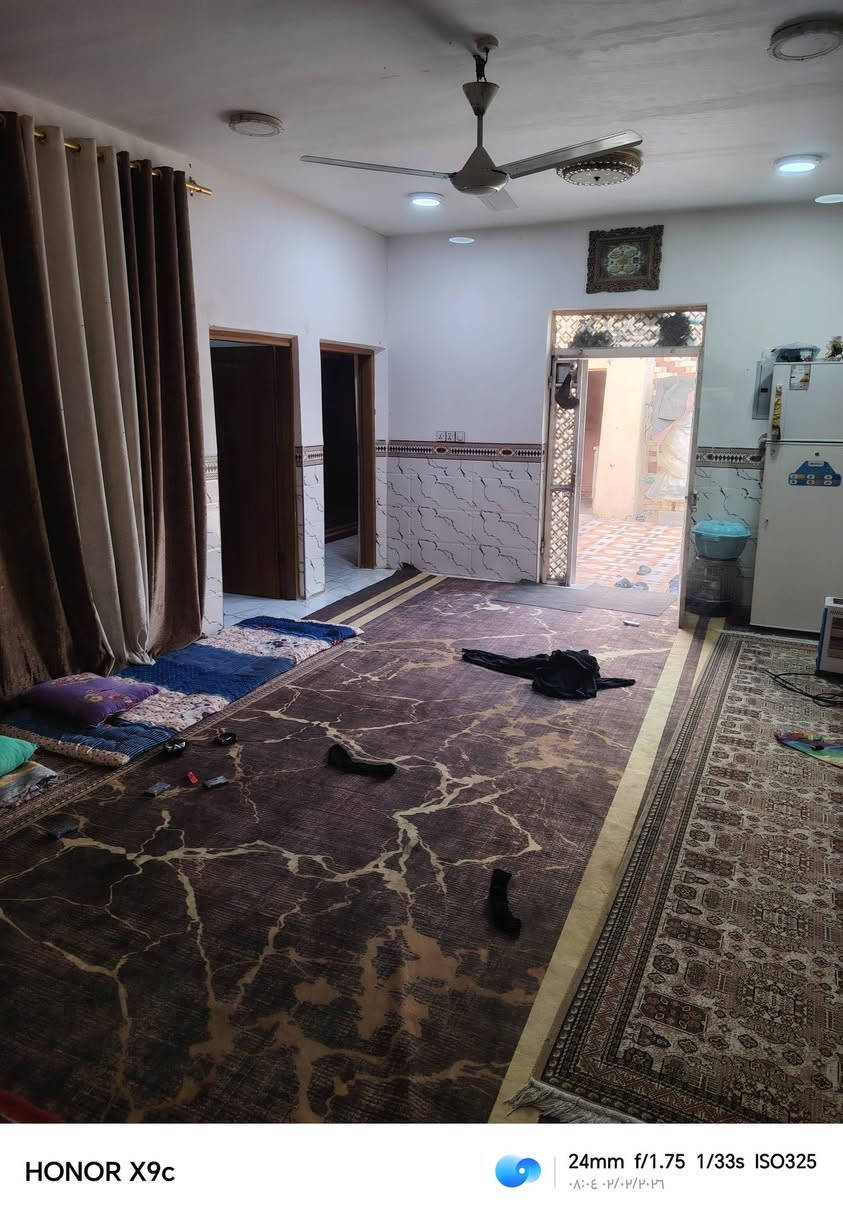 سلام عليكم بيت للبيع مع مساحه ماتقل عن اربع ميه العنوان الشافعيه منطقته المعمل البيت يتكون من غرفتين وصاله وبرأني ومجوعه صحيات الاستفسار ***********
