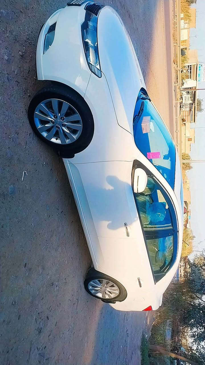 السلام عليكم كيا سيراتو 2011 خليجي سياره بيها  طخات خفيفه ومسويها بارد مكفوله من ضربه قويه او صبغ محرك كير مكفول مواصفات السياره حلوه 
فتحه
مري شفط 
5 ويل كب 
Abs
شاشه 
شفتاح ستيرن 
كير 6 نمر 
مكان السياره ديالى بعقوبه للاتصال 
‭0780 032 8678‬ بغداد, العراق
