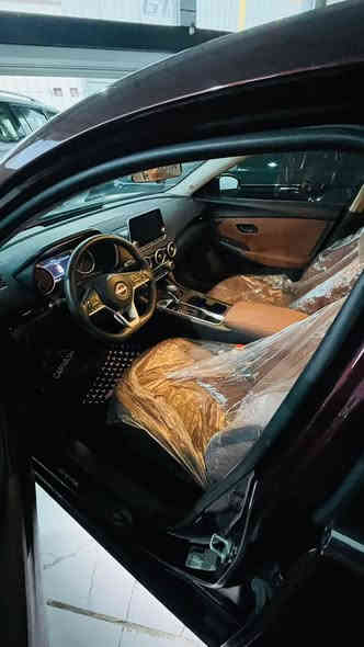 🚗✨ للبيع | نيسان سنترا 2024 SV ✨🚗

📍 وارد أمريكي
📉 ممشى قليل جداً: 19,000 ميل فقط
13900$ السعر•وبيهامجال بسيط
✅ بدون شواصي
✅ بدون دواخل
✅ بدون إيرباكات
✅ صبغ جمالي فقط (جاملغ يمين + باب سائق)

🔥 المواصفات:
 • داخل جلد لون جملي فاخر ونظيف
 • شاشة لمس 8 إنج مع Apple CarPlay & Android Auto
 • بصمة دخول وتشغيل (Keyless)
 • كاميرا خلفية + حساسات
 • مثبت سرعة
 • ستيرنج مالتيميديا
 • إضاءات LED
 • ناشرات ضوئية بالأبواب ✨
 • اقتصادية جداً بالبنزين مع وضعية Eco

🚘 سيارة نادرة، نظيفة، ومليانة مواصفات حلوة 👌
جاهزة للاستخدام بدون مصاريف إضافية ✅
3N1AB8CV6RY246383•الشاصي 
(ملاحظة مكان السيارة دهوك )
للتواصل ***********
