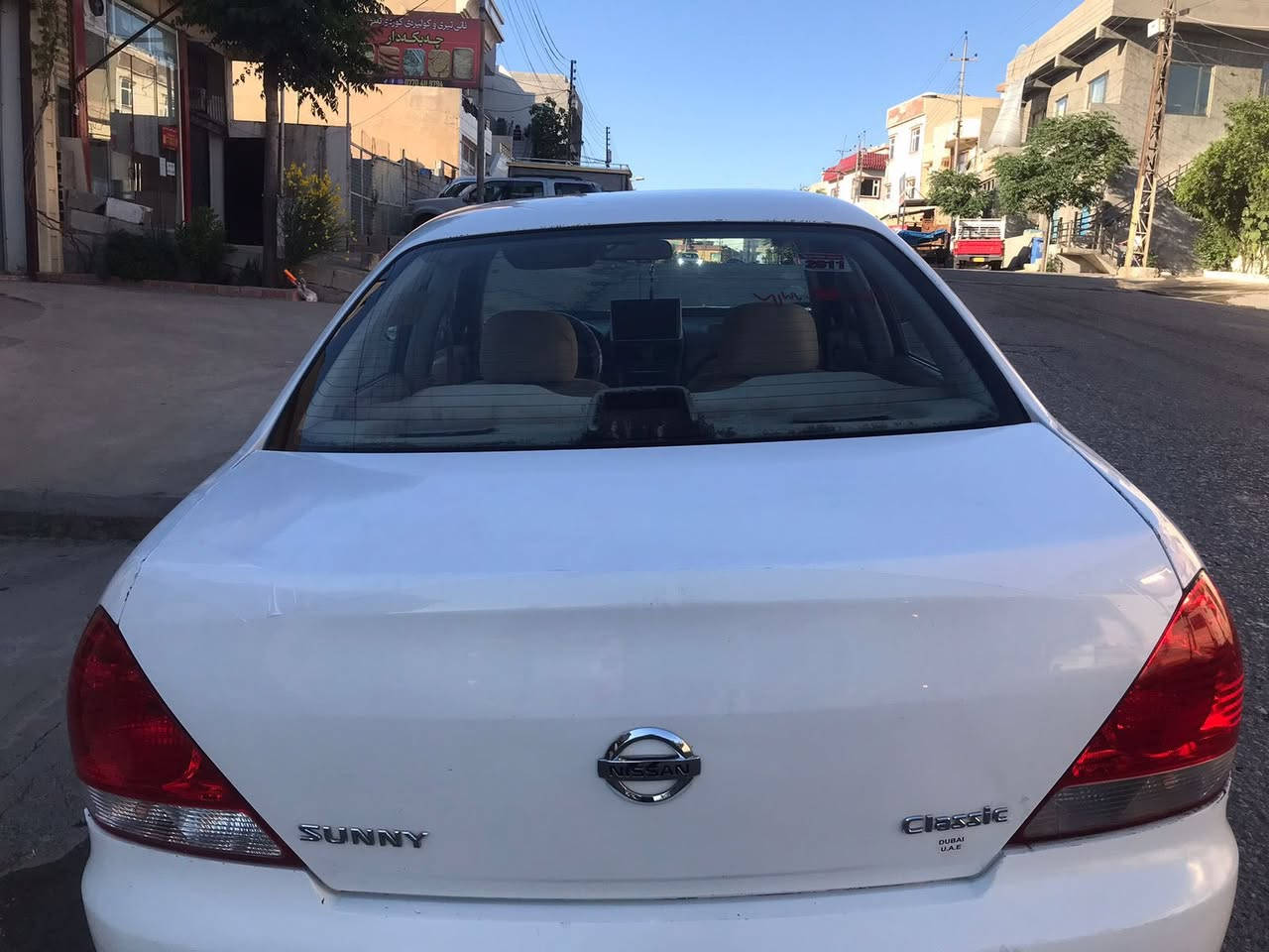 نیسان صەنی دڵی گەنجو پیر ٢٠١١
یابانی ٢ جام کارەبا ٣ پارچای بۆیاخە
یەکتۆز بەحاڵ ناوگرتنیکی هەیە بەس زۆر زۆر کەمە گێڕو مەکینەو کارەبایەتی بەشەرتە سەیارەکە گێڕ تۆماتیکە شاشە ئایپادە چالو قوپاویو ئەم شتانەی نیە   
سعرەکەشی ٨٩ گەڵاو معامەل یەکی برایانە 
ژمارە موبایل 
***********
ڤایبەر واتسەپ
