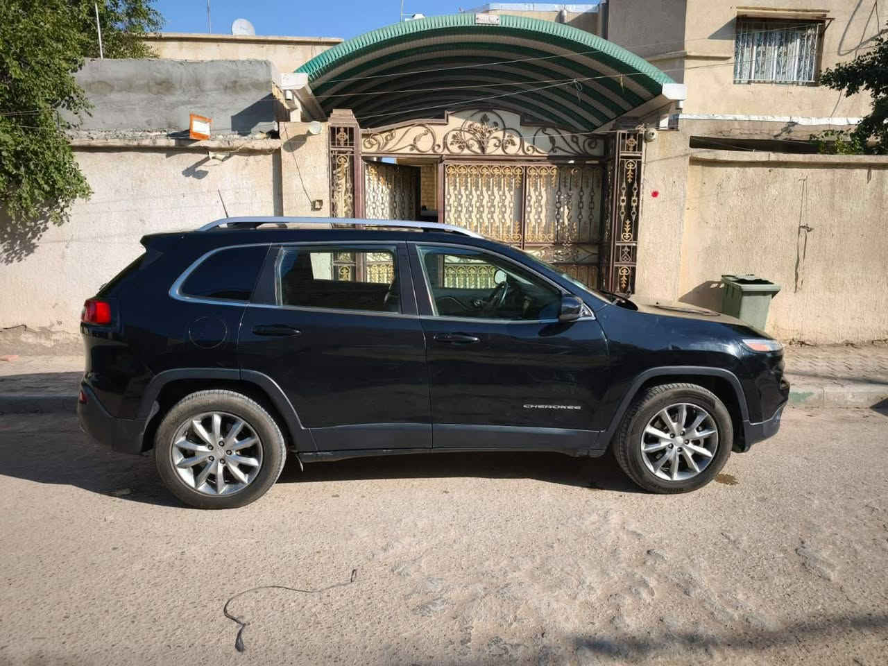 جيب بزون موديل 2017 مكينة 2400 للبيع او مراوس، حادثها جانبي حسب ماموضح في الصورة ..
ماشية 58 الف 

سيارة جاهزة من كل شي حدادية ، دوشمة ، تخم تاير

السعر 125 ..

رقم الهاتف ***********
