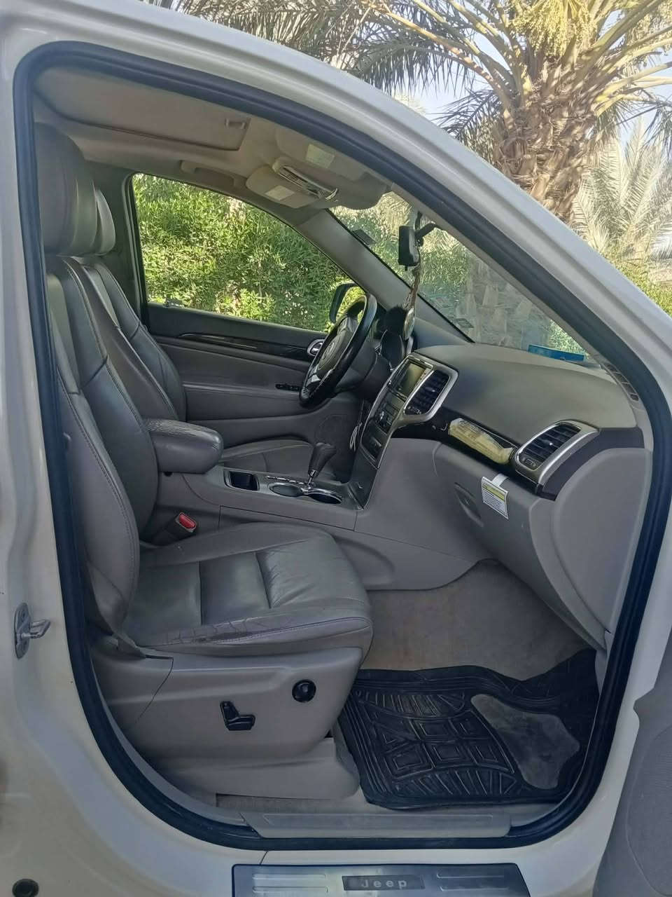 جيب لاريدو موديل 11امريكي رقم بغداد انكليزي مكينه 3600 المرغوب جاهزه من تبريد وحداديه السياره كلش نضيفه ماتخسر عليه التحويل ثاني يوم غير متواجد عل الفيس ولا واساب فقط الاتصال عل الرقم *********** بابل واعتذر إذا اتصلت اولكيته مغلق لأن الشبكه ضعيفه يمي  للمعلومات السياره بيه سونار شوف الصور السونار واتصل السعر 137 او بيه مجال
