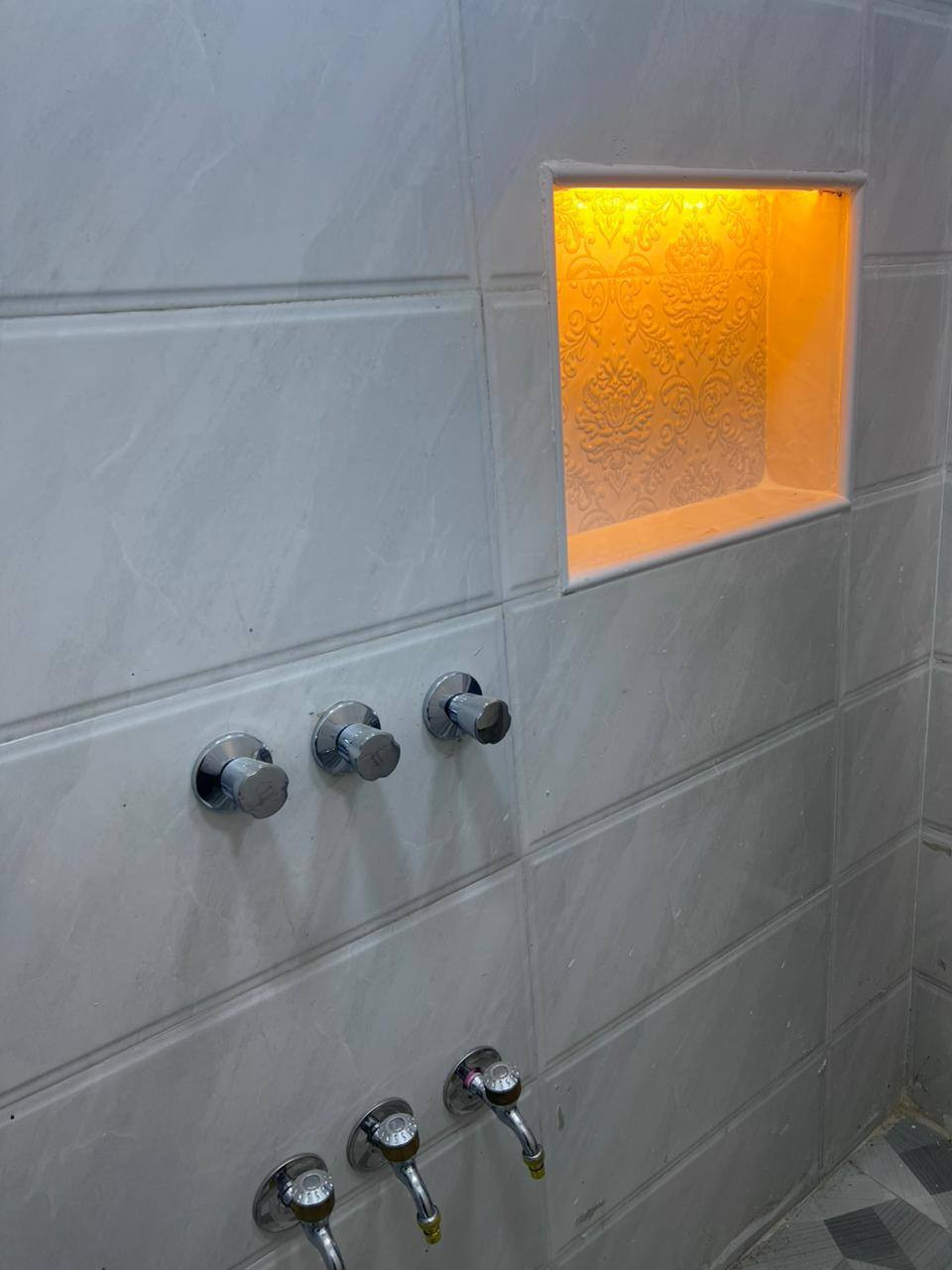 🏠 بيت للبيع في كربلاء
📍 الموقع: حي موسى الكاظم، قرب فندق البارون
📐 المساحة: 50 متر
📄 السند: سند زراعي 25 + قرار محكمة
👷‍♂️ البناء: حديث، درجة أولى
🛏 التفاصيل:

3 غرف نوم

شارع بعرض 8 متر

كافة الخدمات متوفرة (ماء، كهرباء، مجاري، تبليط)
للاستفسار 
***********
***********
