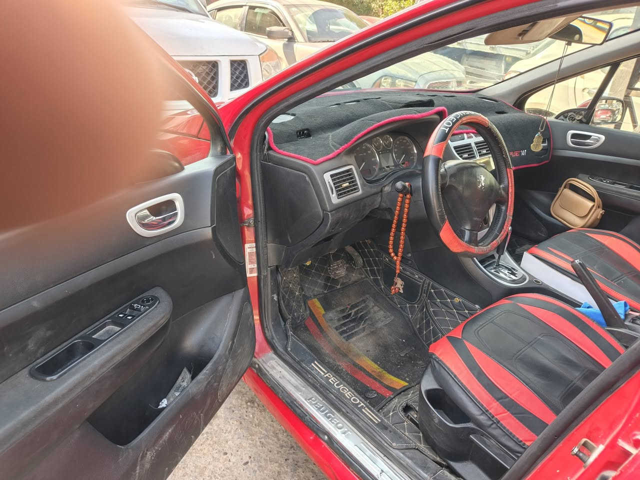 بيجو 2006 رقم بغداد انكليزي مكينه كير جدد تبريد دواخل صدر كله تمام مظبوط مابيها اي مشكله السعر.. 53..العنوان بغداد الدوره  رقم الهاتف ***********...***********
