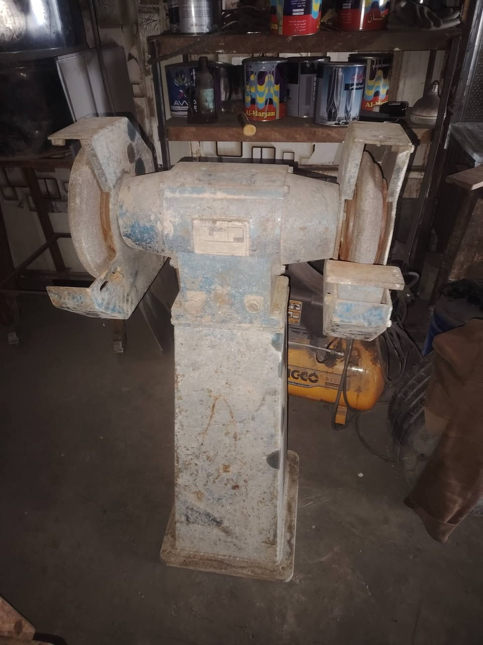 سلام عليكم عندي غراض للبيع كتر 10 حصان كوسره ثابته 3 فيز مكينه لحيم القديم كله نحاس ميز تزكا ويا منكنه كلمن او سعره  للبيع مكاني بغداد الحسينيه مال الراشديه ***********
