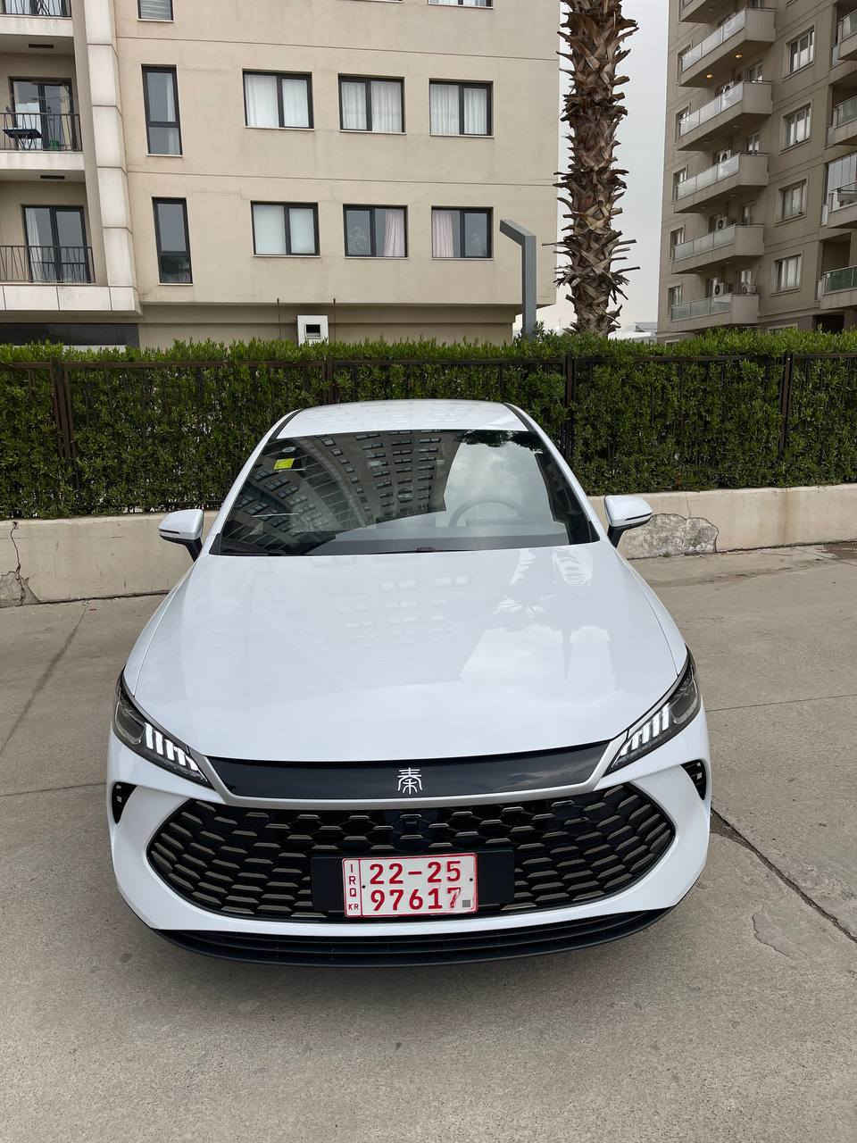 السلام عليكم ورحمة الله🙏
((BYD _ Qin plus))
موديل : 2025 🔸 
ماشيه : 3 آلاف 🔹 
السياره أخت الزيرو بدون أي ملاحظات + شاحنة الأصلية أرضيات كلها بعد ما مشدودة... 
مواصفات النص فول) 
شاشة _ كامره _ تحكمات ستيرن _ كروز سرعه _ بصمه _ دخول ذكي بل كارت _ لايتات زنون _ حساسات شاشة دجتل) ✅
داخل السيارة بيجي (كريمي) المرغوب 
سعر السيارة 112 وبيها مجال بسيط 
*********** يوجد واتس إب 
((مكان السياره أربيل📍))
