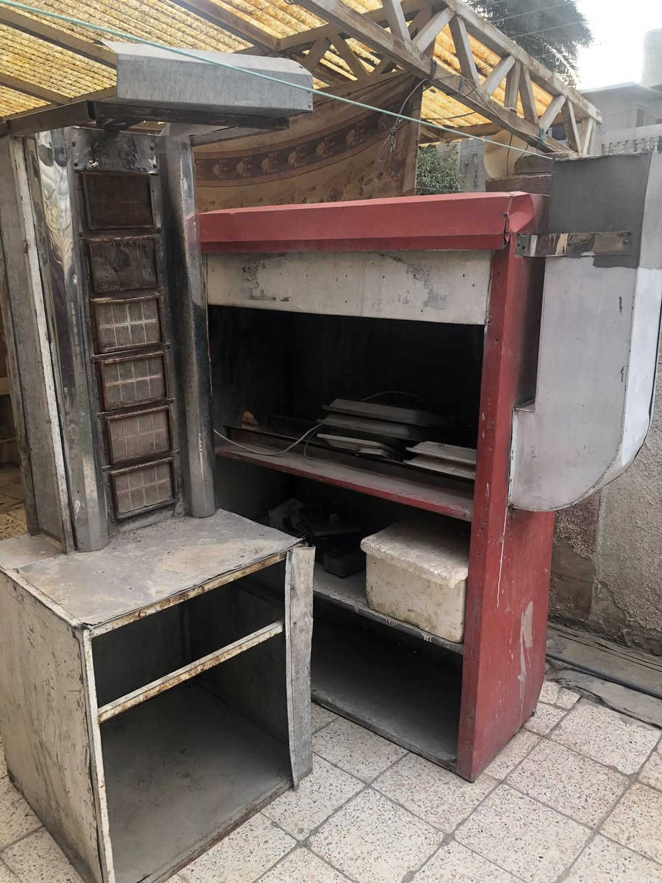 منقله ب ١٠٠ وبيه مجال 
شواية كص ب١٠٠ وبيه مجال
فاترينا مال فلافل ب٧٥ وبيه مجال 
فاترينا كباب ب ٦٠ وبيه مجال 
مكاني الغزالية 
***********
