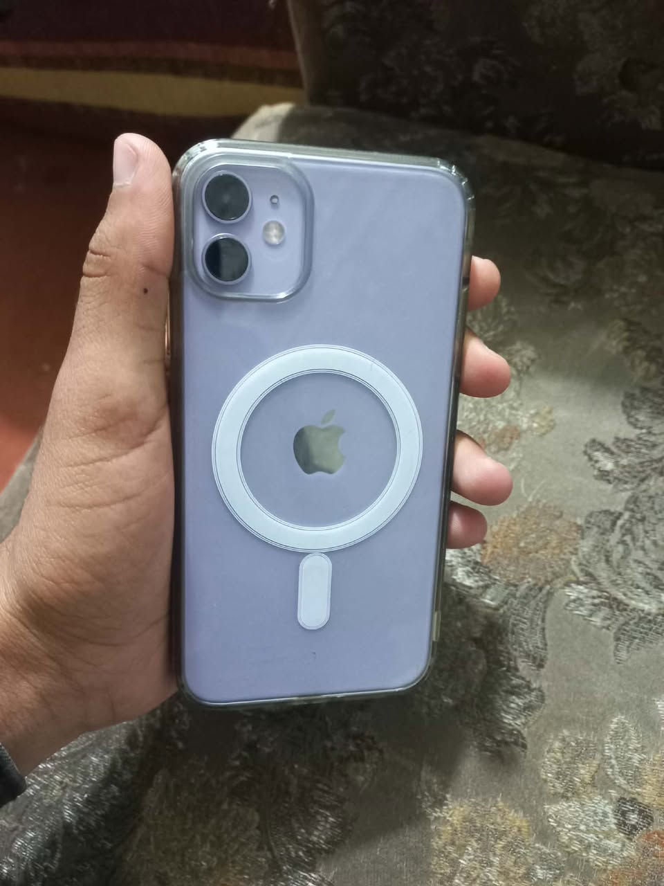 ايفون 11 عادي وتربروف ابلادي على وضع شركه  شرط ضد المي نموذج M ذاكره 64 وبطاريه  تقرا بالحاسبه 77 للبيع فقط سعر 225 وبي مجال بسيط ***********
