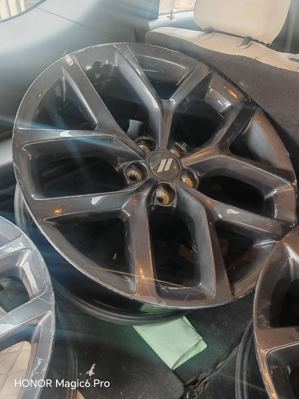 سلام عليكم من رخصة الادمن عدي هذا للبيع مل جاجر  حجم ٢٠ أصل اتصال على هذا رقم ***********
