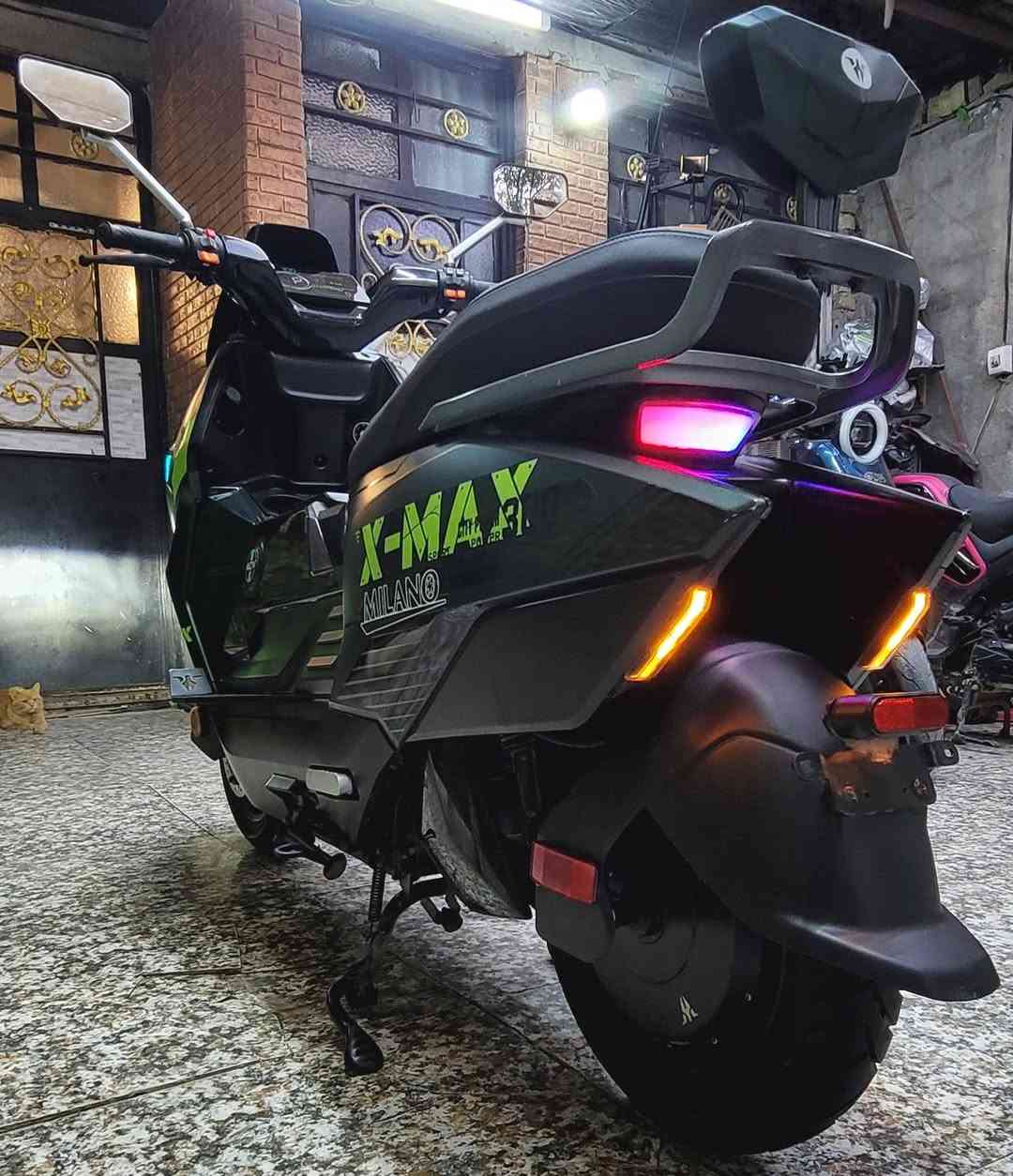 السلام عليكم..دراجه _XMAX.300_..وكالة _MILANO_ السرعه الفعليه _80.k
بطاريه [ليثيوم _50_ امبير ] ..البطاريه إلكترونيه..تقطع مسافه اكثر من [.100.] كيلو بل شحنه الواحده...تشغيل ..بصمه ..سويج ..كارت..تشغيل عن بعد وجهاز مانع سرقه..مخرج USP..وتايبسي...بلوتوث...تكدر تربط البطاريه على الهاتف ...نظام APS أمامي...(ضمان سنه كامله _بطاريه و_ملف  و_ عقل ) 
السعر =مليون و500_قفل ..مكاني بغداد الشعب قرب محكمة الشعب الجديده على الشارع العام الشراي يتصل...***********..واتساب موجود

