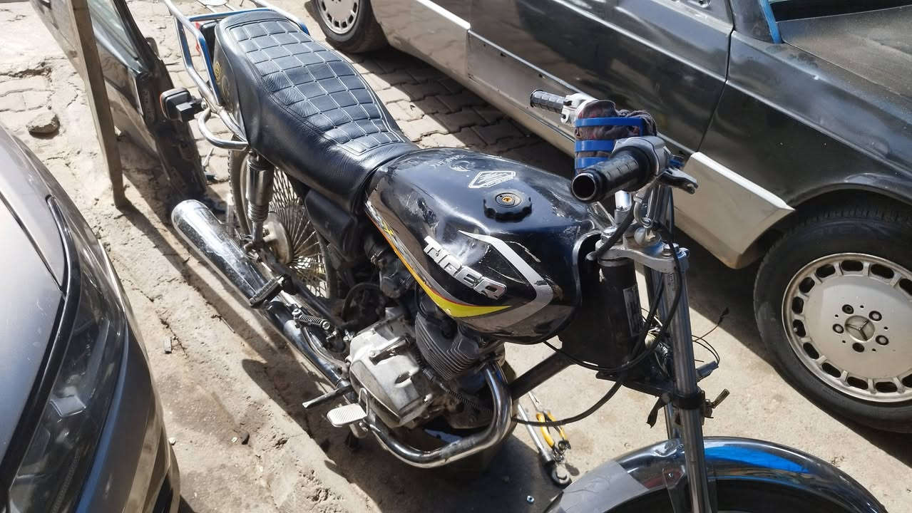 للبيع ماتورنضيف 4گير مكين مضبوت لاسرف ولا بخار سعر220قفل مكان شورج 0783/9467040


**إذا كنت صاحب هذا الإعلان وتريد حذفه لأي سبب، رجاءا أرسل رسالة إلى الدعم الفني**