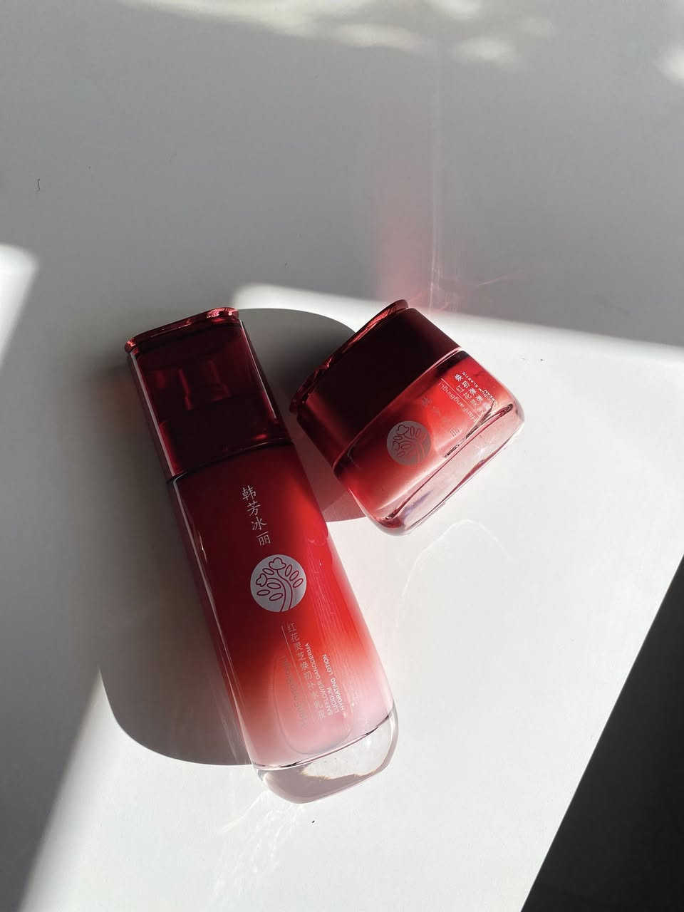 مجموعة مستحضرات تجميل للعناية بالبشرة من ماركة HanFangBingLi، 
وتتضمن لوشن مرطب (HanFangBingLi Safflower Ganoderma Lucidum Hydrating Lotion) وكريم للوجه.

📍توصيل داخل الكوت 2000 جميع المحافظات 5000


**إذا كنت صاحب هذا الإعلان وتريد حذفه لأي سبب، رجاءا أرسل رسالة إلى الدعم الفني**