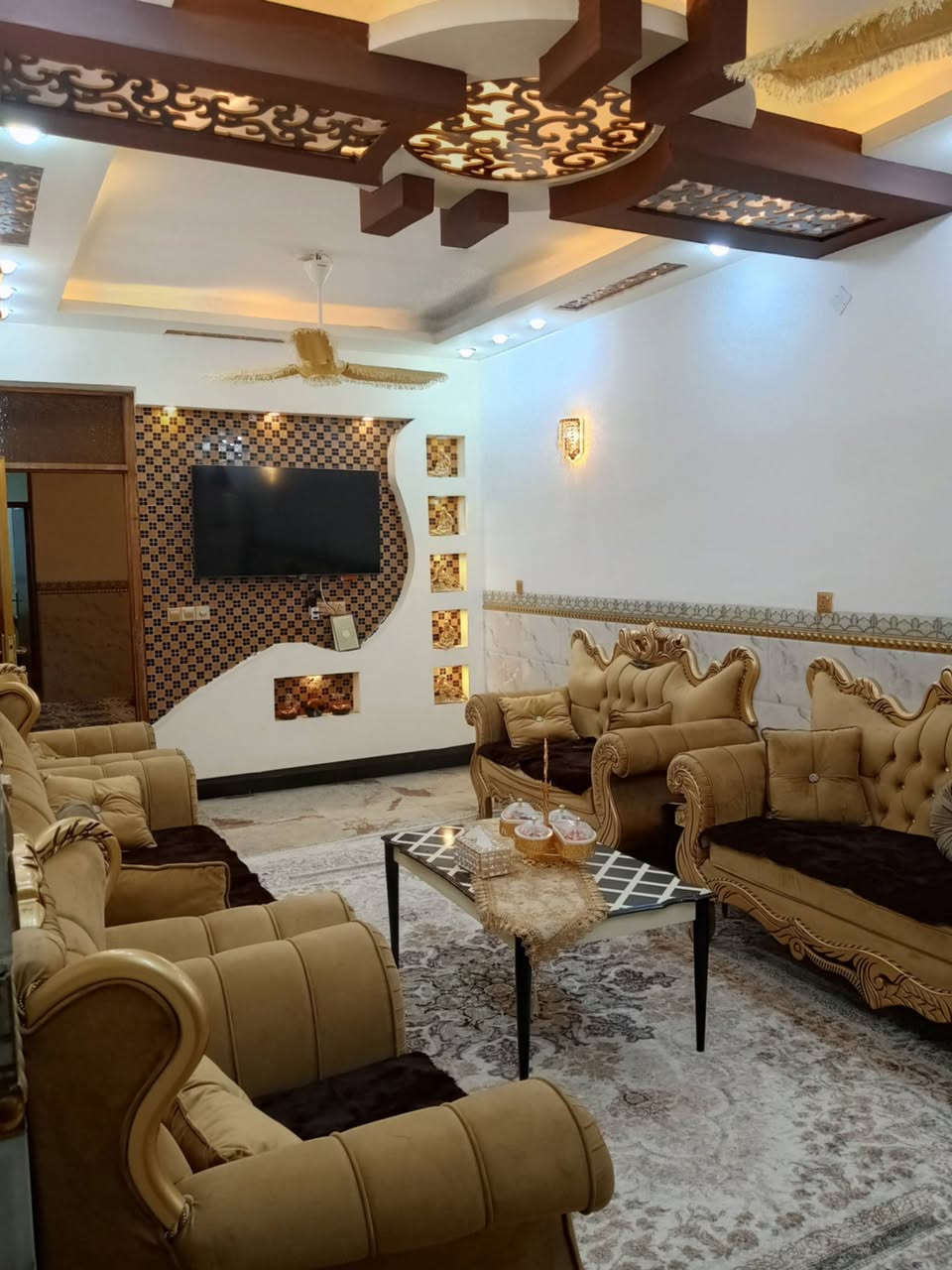 عرض بيت للبيع – الشعب 🔥
📍 قرب فلكة صباح الخياط
بيت حديث بناء 2023
تشطيب درجة أولى 
المساحة 130 م
الواجهة 6.5 م × النزال 20 م
🏠 3 طوابق
🛏 5 غرف نوم
🛋 استقبال واسع
🍳 مطبخين (حار وبارد)
🚿 2 حمام كبار
بيت جاهز للسكن ومناسب للعائلة
موقع حيوي وقريب من جميع الخدمات
📩 التفاصيل والسعر عند التواصل فقط
راسل الصفحة أو واتساب متوفر
#الشعب #الشعب_بغداد #فلكة_صباح_الخياط
#عقارات_الشعب #بيت_للبيع_الشعب
#عقارات_بغداد #بيوت_للبيع_بغداد
#دار_للبيع #استثمار_عقاري #بغداد


**إذا كنت صاحب هذا الإعلان وتريد حذفه لأي سبب، رجاءا أرسل رسالة إلى الدعم الفني**