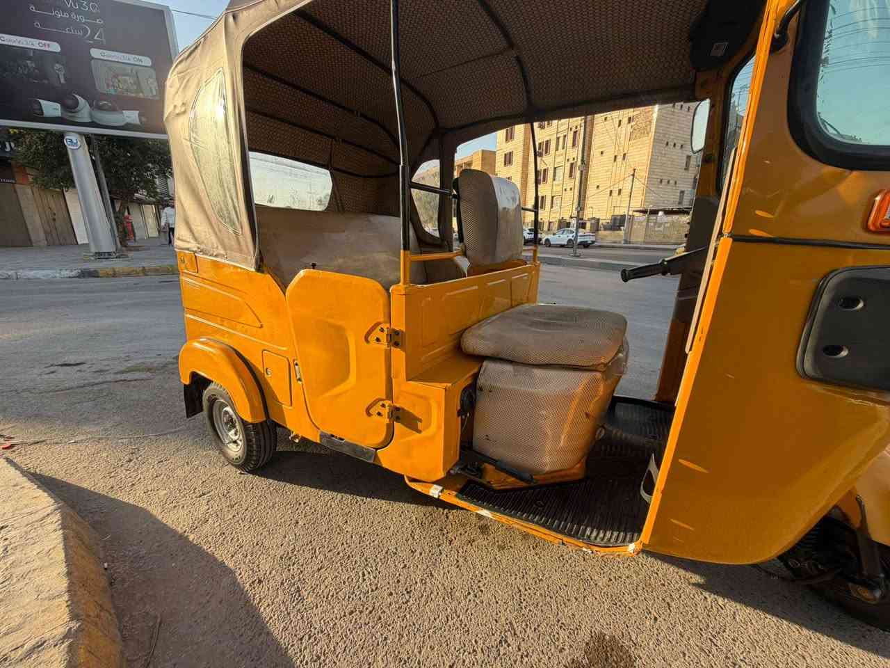 سلام عليكم تكتك ٢٢ نضيفه تكتك كبالك تجي تفحص وتأخذ خير من الله مناقصه شي شراي اتصل وبك خير ودلل (تكتك عليه غرامات ) سعره ٨وربع وبيه مجال *********** متواجد وتساب
