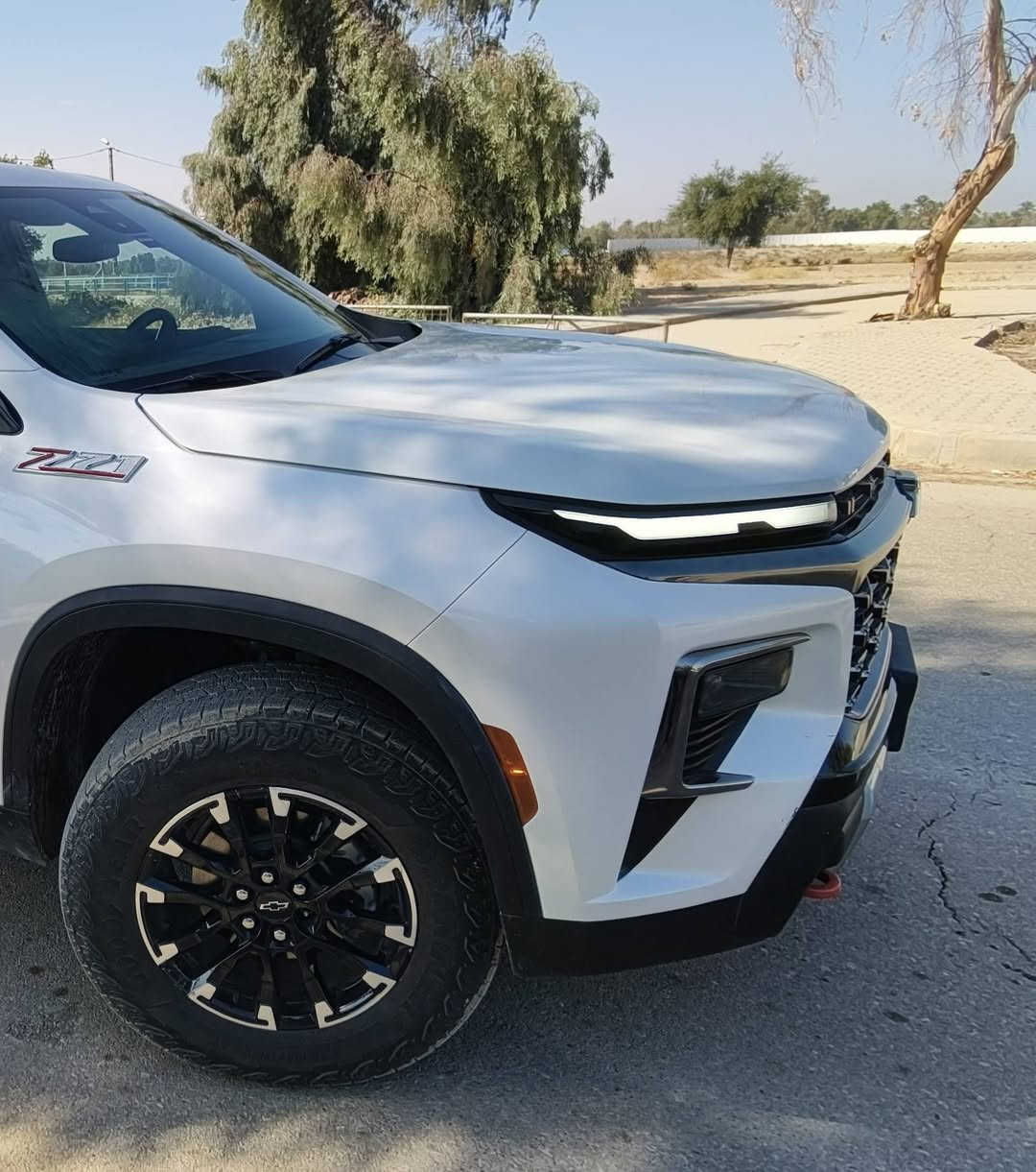 شفروليه ترافرس Z71 موديل 2025 🔥
نظام دفع أمامي ورباعي ، لون ابيض صدفي فاخر، شكلها رياضي وفخم جدًا.
محرك 2.5 Turbo، شاشة كبيرة، بصمة، كاميرات 360، أنوار LED، وكلشي شغال تمام (مواصفات ال Z71 🔥)
دخول جديد بدون رقم ( حرة بأسمي ) 
 حادث تعديل بارد بالجاملغ الامام بسيط .
📍 ديوانيه  — دخلت ماشيه 200 mi
📞 ***********
      ***********
•1GNEVJKS9RJ233479
