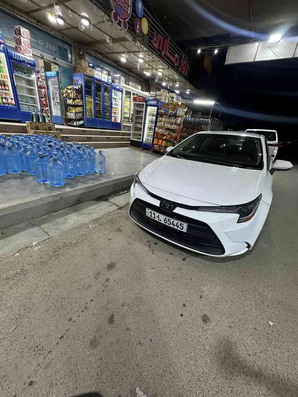 السلام عليكم للبيع تيوتا كورله 2024وارد امريكي موصفاتLeمكينه 2000السياره بيها قبق جنطه صبغ فقط السياره جديده استخدام شخصي وحادث خفيف ماشيه 23الف بأسمي ثاني يوم تحويل السياره السعر175وبيها مجال مكان السياره بغداد البلديات قرب امن العامه رقم الهاتف ***********والسياره مترهم مراوس ارجو المعذره
